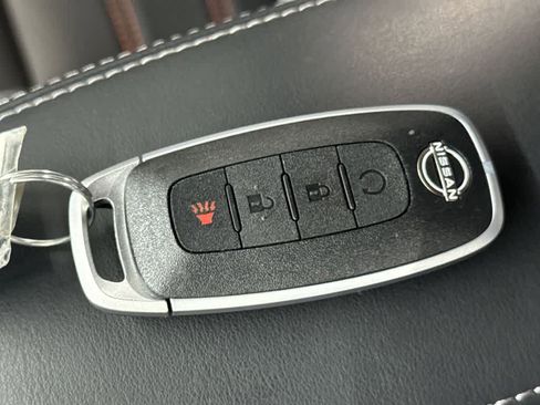 Used 2023 Nissan Kicks SR w/ SR Premium Package FWD image 28