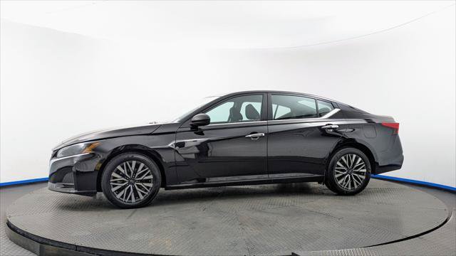 Used 2025 Nissan Altima 2.5 SV FWD image 3