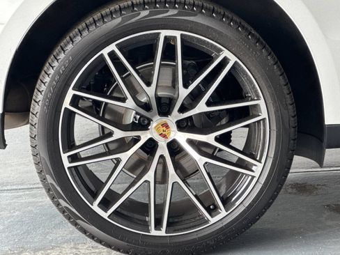 Certified 2026 Porsche Macan AWD/4WD image 31