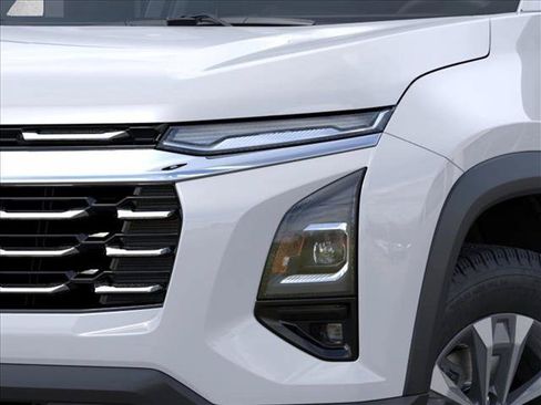 New 2026 Chevrolet Equinox LT w/ Safety and Technology Package FWD image 10