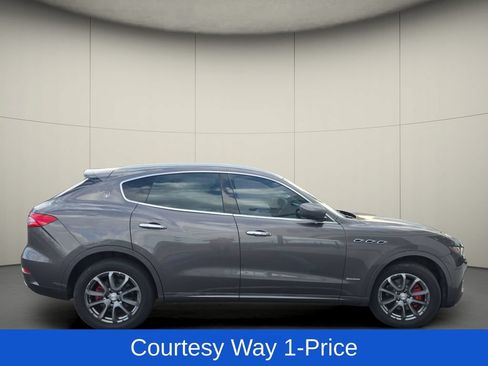 Used 2018 Maserati Levante GranLusso AWD/4WD image 10