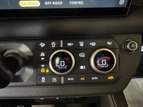 Used 2024 Land Rover Defender 110 X AWD/4WD image 58
