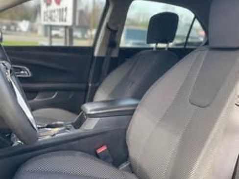 Used 2017 Chevrolet Equinox LT FWD image 9