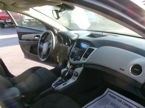 Used 2014 Chevrolet Cruze LS image 20