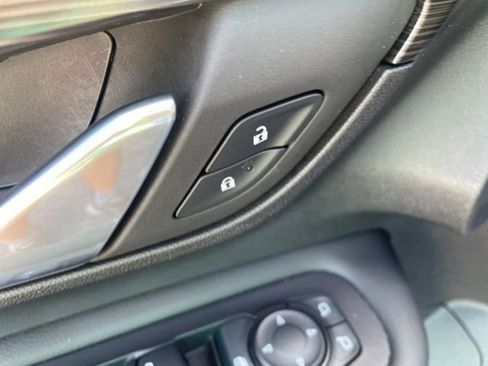 Used 2024 GMC Terrain SLE image 11