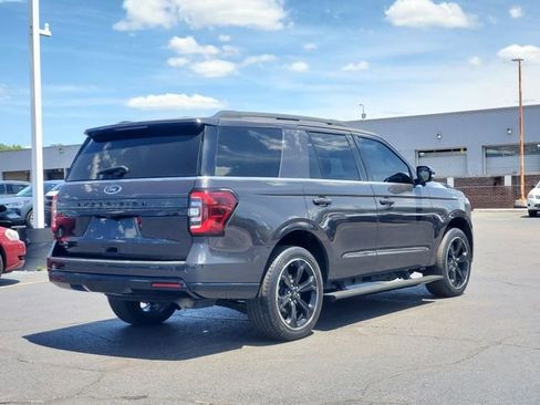 Used 2023 Ford Expedition Limited AWD/4WD image 2