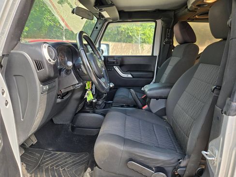 Used 2011 Jeep Wrangler Rubicon w/ PWR Convenience Group AWD/4WD image 9