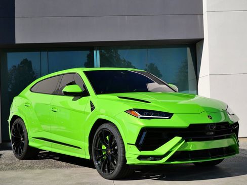 Used 2023 Lamborghini Urus S image 1