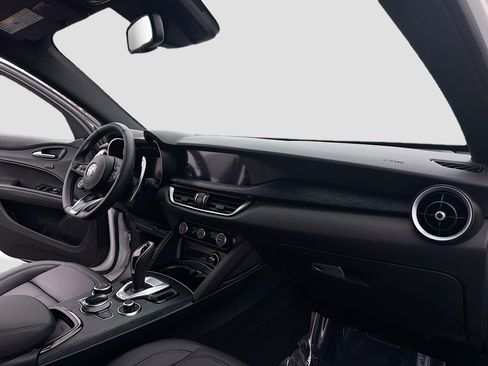 Used 2024 Alfa Romeo Stelvio Sprint image 5