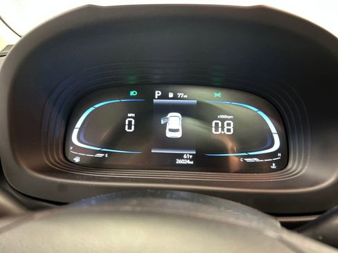Used 2025 Hyundai Venue SEL FWD image 14