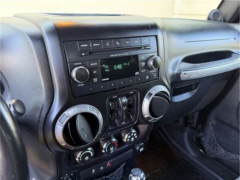 Used 2014 Jeep Wrangler Unlimited Sport w/ Quick Order Package 24S AWD/4WD image 16