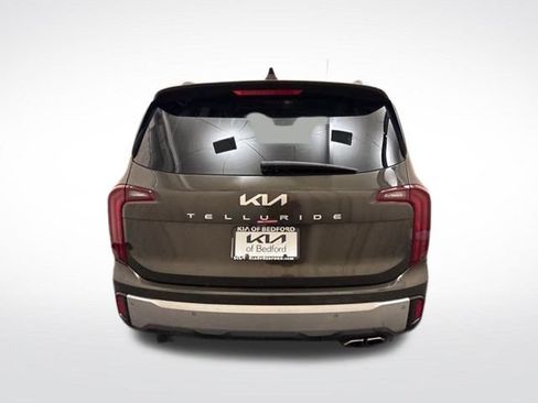 Certified 2024 Kia Telluride S FWD image 7