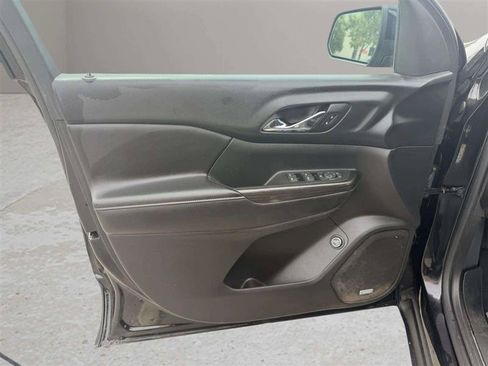 Used 2017 GMC Acadia SLT w/ LPO, Floor Liner Package AWD/4WD image 16