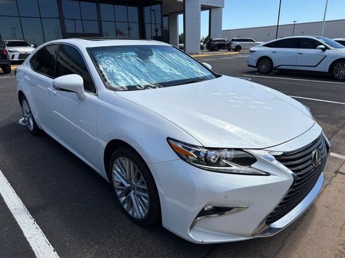 Used 2016 Lexus ES 350 w/ Navigation System Package FWD image 3