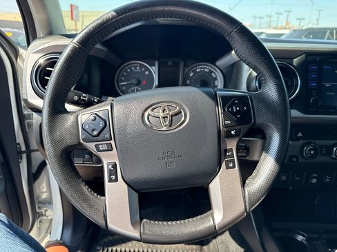 Used 2018 Toyota Tacoma SR5 RWD image 15