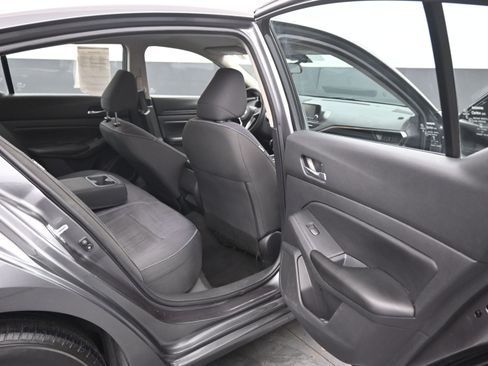 Used 2022 Nissan Altima 2.5 S image 10