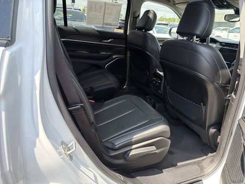 Used 2023 Jeep Grand Cherokee L Limited AWD/4WD image 17