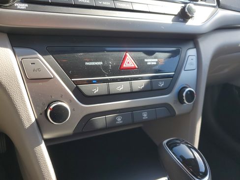 Used 2017 Hyundai Elantra SE image 26