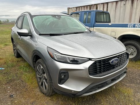 Used 2024 Ford Escape Platinum image 2