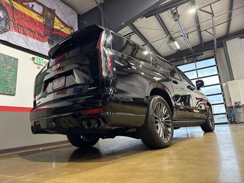 Used 2023 Cadillac Escalade ESV V AWD/4WD image 44