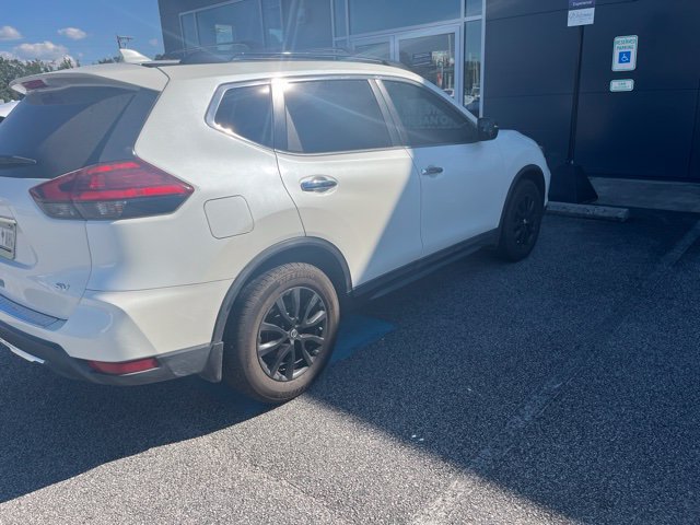 Used 2017 Nissan Rogue SV w/ Midnight Edition FWD image 3