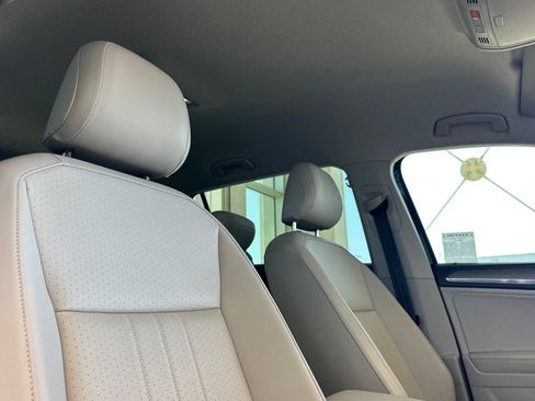 Used 2022 Volkswagen Tiguan SE FWD image 18