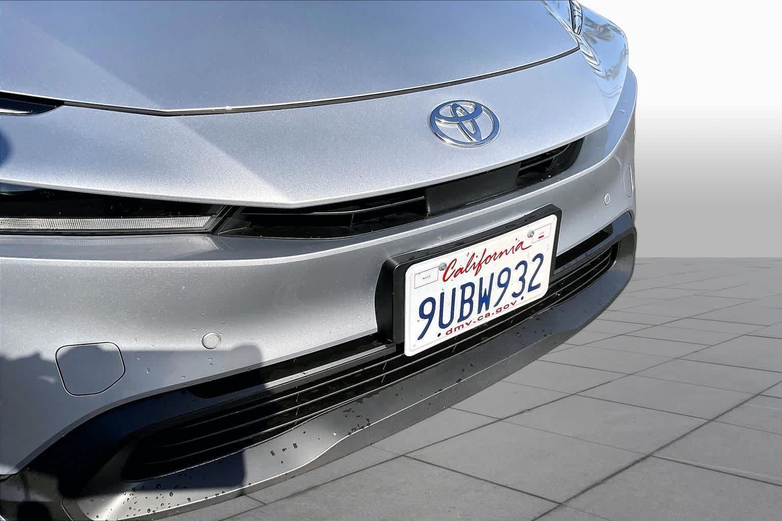 Certified 2025 Toyota Prius LE FWD image 29
