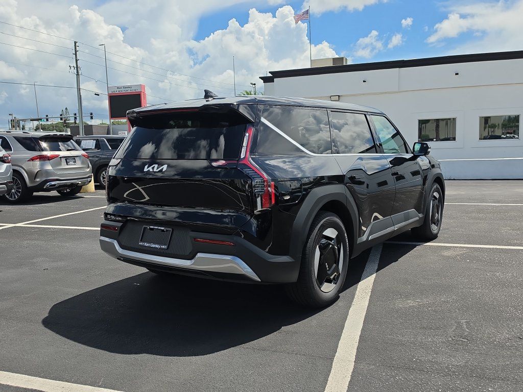 New 2026 Kia EV9 Light RWD image 8