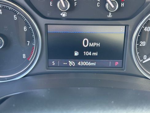 Used 2023 Buick Enclave Essence AWD/4WD image 4