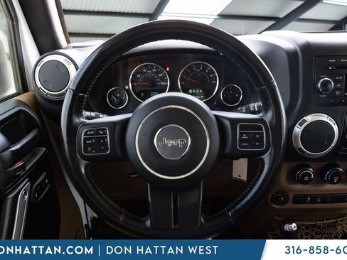 Used 2017 Jeep Wrangler Unlimited Sahara w/ Connectivity Group AWD/4WD image 5