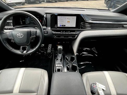Used 2025 Toyota Camry SE FWD image 14