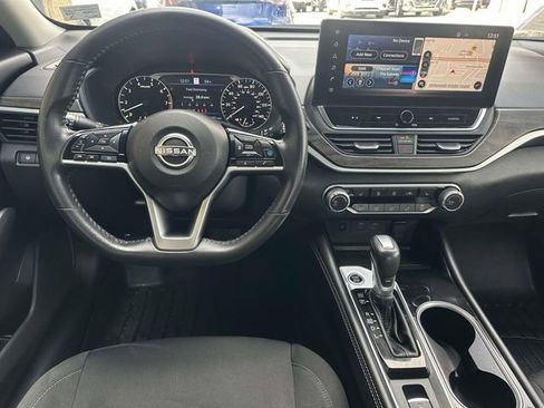 Used 2023 Nissan Altima 2.5 SV w/ SV Premium Package image 17