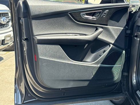 Used 2019 Audi Q8 Premium Plus w/ Premium Plus AWD/4WD image 23