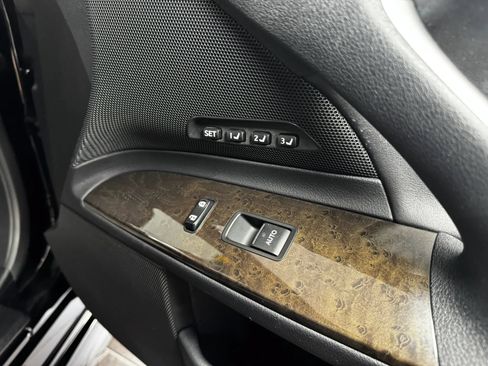 Used 2013 Lexus IS 250C w/ Luxury Pkg RWD image 17