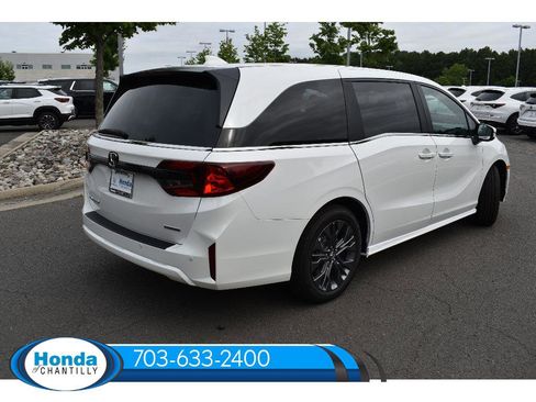 New 2026 Honda Odyssey Touring image 7