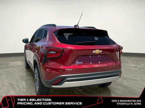 Used 2025 Chevrolet Trax LT w/ LT Convenience Package FWD image 6