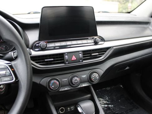 Used 2021 Kia Forte LXS FWD image 10