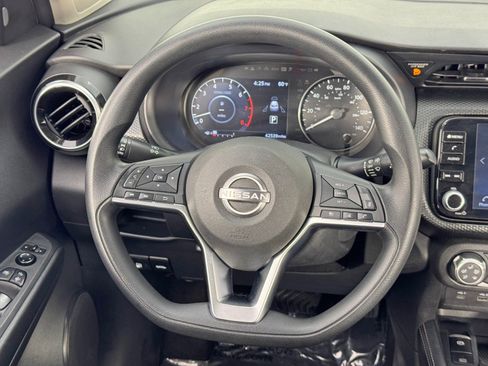Used 2023 Nissan Kicks SV image 17