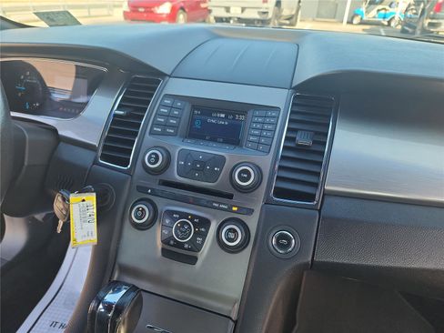 Used 2016 Ford Taurus SEL image 22