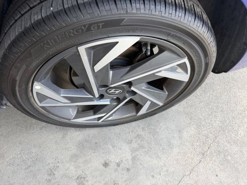 Used 2025 Hyundai Elantra SEL FWD image 28