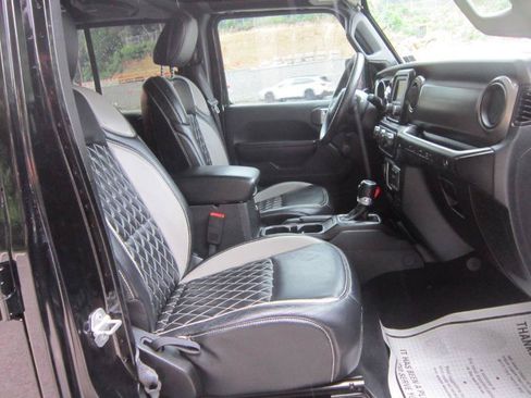 Used 2018 Jeep Wrangler Unlimited Sport AWD/4WD image 9