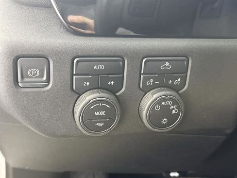 Used 2022 Chevrolet Silverado 1500 LT image 24