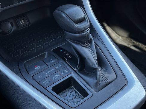 Used 2024 Toyota RAV4 LE image 17