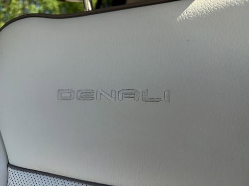 Used 2022 GMC Yukon Denali w/ Denali Premium Package AWD/4WD image 40