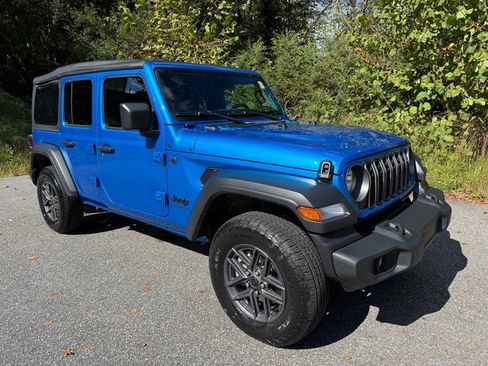 Used 2025 Jeep Wrangler Unlimited Sport image 4