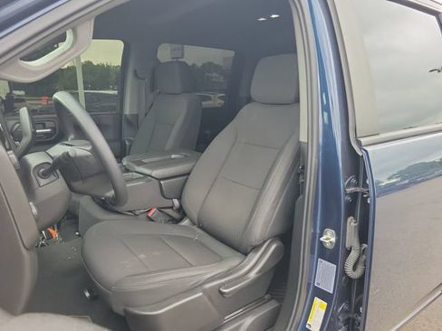 Used 2022 Chevrolet Silverado 2500 Custom w/ Custom Value Package AWD/4WD image 17