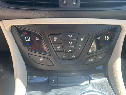 Used 2018 Buick Envision Essence FWD image 17