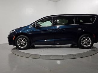 Used 2023 Chrysler Pacifica Touring-L AWD/4WD video 2
