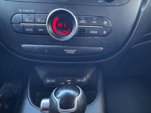 Used 2017 Kia Soul + FWD image 34