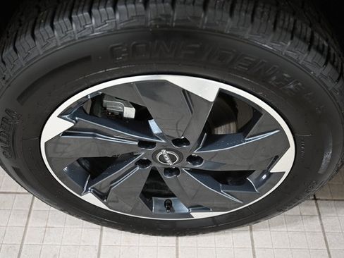 Used 2024 Nissan Rogue SV image 17